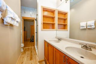 Rocky Mountain Lodge - 9