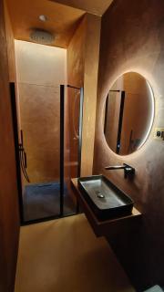 Golden Balance - Vivien Apartments Character & Atmosphere - 7