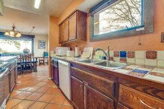 11-Min Walk to Santa Fe Plaza! Condo w/ Pool - 2