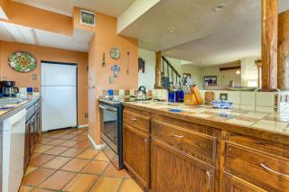 11-Min Walk to Santa Fe Plaza! Condo w/ Pool - 3