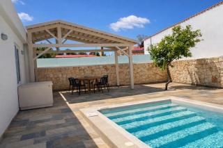 The Well, Stavros - 1