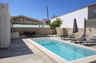 The Well, Stavros - 9