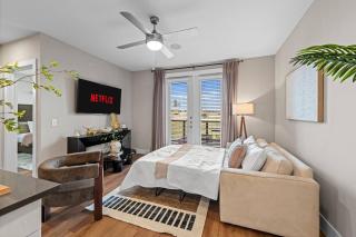 Luxury 1BR King Bed in North Fort Worth - Pool, Gym, Parking & Pet Friendly - Stockyards & World Cup - 2