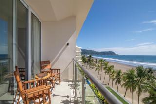 Clarita's Beach Bar & Resort - 3