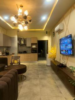2BHK Apartment with Jacuzzi, PS4 & Projector - 7