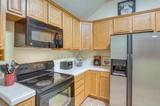 Explore Alvin! Charming Home Near College and Dtwn - 1