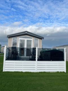 Static in Peak District Ashbourne Heights Derbyshire - 2