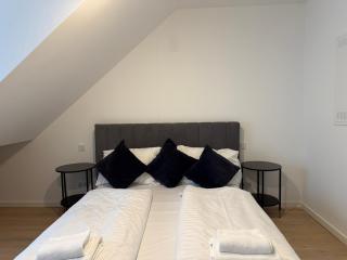 No Internet - Modern Retreat - 15 min to City Center - 7