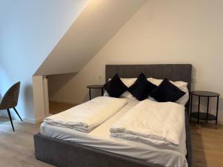 No Internet - Modern Retreat - 15 min to City Center - 8