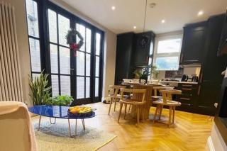 Contemporary 2-bedroom apartment with private garden access - 8