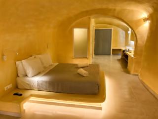 M Residence Santorini Johnnie Cave - 0