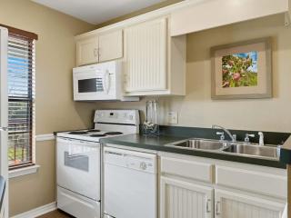Elevated 2BR Getaway in Apple Mountain - 2