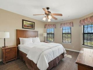 Elevated 2BR Getaway in Apple Mountain - 1