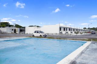 Luxe APT next to the Airport - Wifi, pool, AC - 9