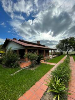 Estância da Queimada, Casa de Campo na beira da BR290 - 0