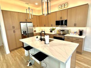 Prime UTSW | 3BR Home + Patio+Garage - 1
