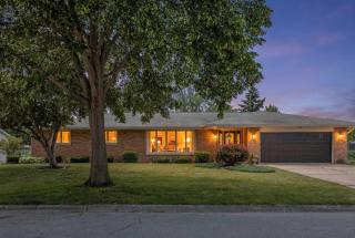 Stadium District Resch 3 BR Sleeps 8 - 0