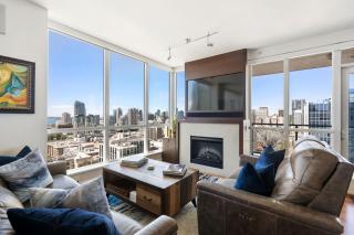 Luxury Ocean-View Penthouse Petco Park access - 2