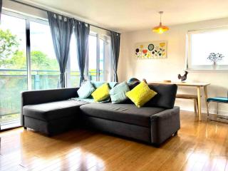 Bright and Modern West End Apartment with free parking - 5