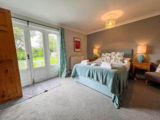 Spacious Drymen Village Retreat - 6