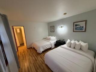 Scott's Superior Inn and Cabins - 1