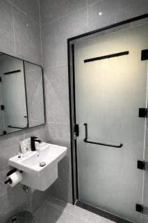 A luxurious apartment in Al-Wadi neighborhood with a private outdoor seating area - 7