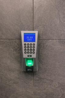 A luxurious apartment in Al-Wadi neighborhood with a private outdoor seating area - 3