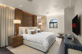 Midtown Penthouse with Empire State Views in NYC - 6