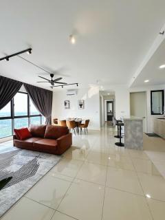 SuperB Modern 3B3BR 8Pax IOI CIty Mall - 0