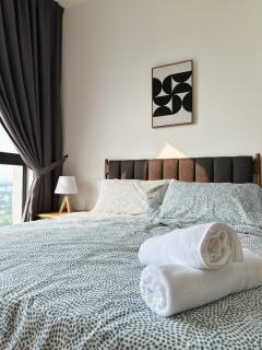 SuperB Modern 3B3BR 8Pax IOI CIty Mall - 1
