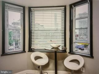 RENOVATED 1Br 1BA BY RITTENHOUSE, WASHER DRYER! - 2
