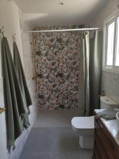 Amplia habitacion independiente con baño privado - 1