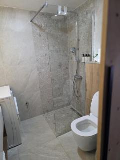 Villa Toni Mediterranean Family Lake Retreat - 2