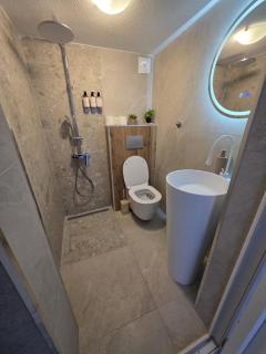 Villa Toni Mediterranean Family Lake Retreat - 5