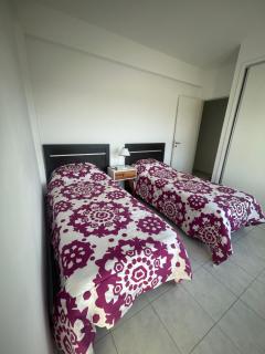 Departamento de dos dormitorios con cochera a metros de Bv Pellegrini - 1