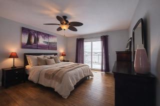 Lake Scugog Waterfront Escape with Fire Pit, Canoes & Kayaks and Games - 8