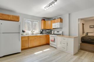 Spacious Chicago Group Home! Walk to Train & Eats - 3