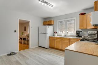 Spacious Chicago Group Home! Walk to Train & Eats - 2