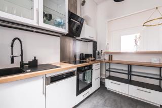 12 Jeanne d'Arc 1D - Center - Free Park - 6