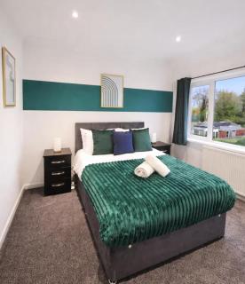 Beautiful 3 Bed Home Solihull Families Contractors - 0