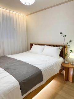 경북궁의 아침, 대통령궁의 오후, 서울의 House - 2