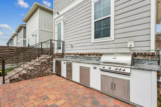 311 W Government St - 8
