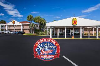 Super 8 by Wyndham Lake City - 0