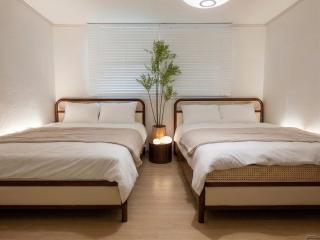 경북궁의 아침, 대통령궁의 오후, 서울의 House - 5