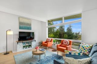 Perch - 3BR Bellevue Comfort: Parking + Pet Friendly - 1
