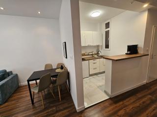 Apartment In Heart of Old Town with Balcony - 4