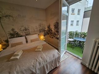 Apartment In Heart of Old Town with Balcony - 9