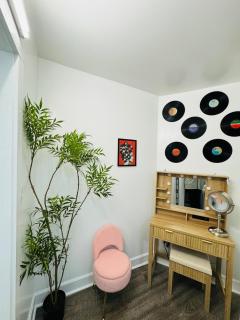 Retro Retreat - 9
