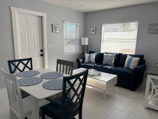 Beachside Blue Escape, Steps to Beach, Walkable Area!!! - 4