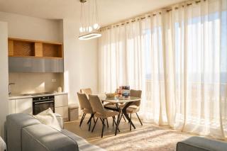 Sun Lit Sea View Apartment-Green Coast - 5